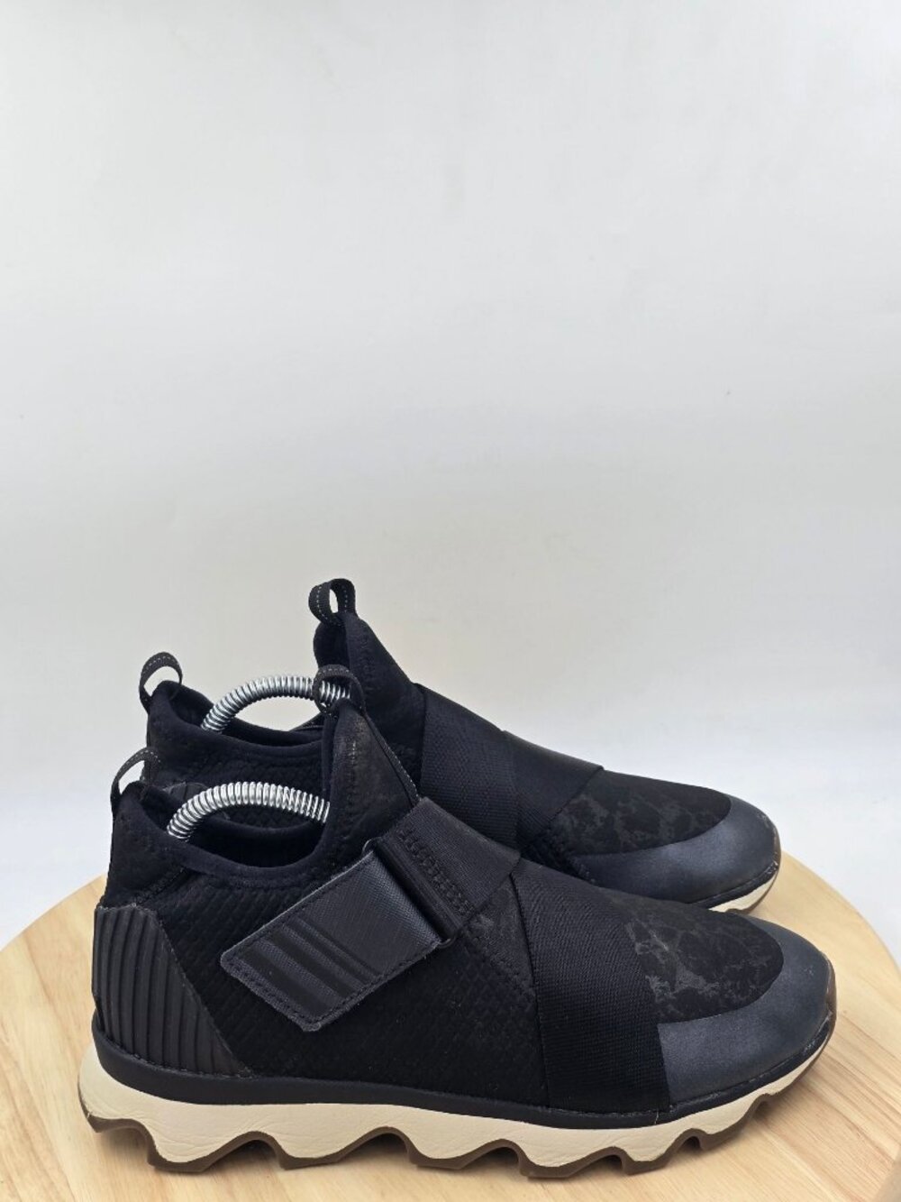 Sorel Shoes Kinetic Sneaker NL3374-010 Women Comfort sz 8